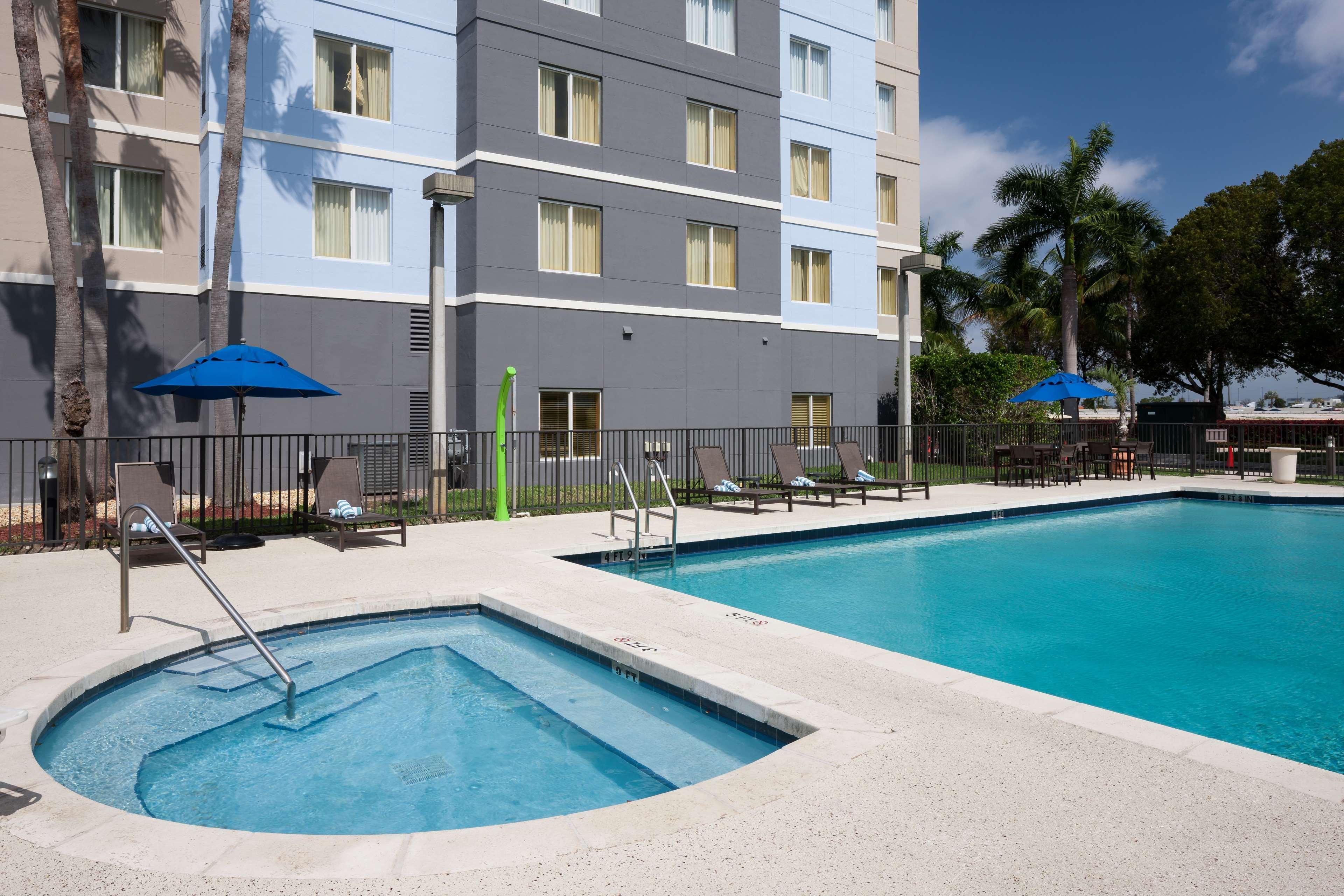 Homewood Suites Miami Airport/Blue Lagoon מראה חיצוני תמונה