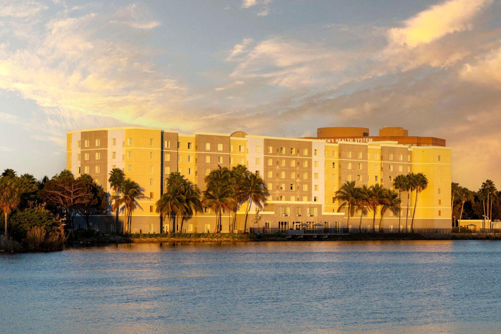 Homewood Suites Miami Airport/Blue Lagoon מראה חיצוני תמונה