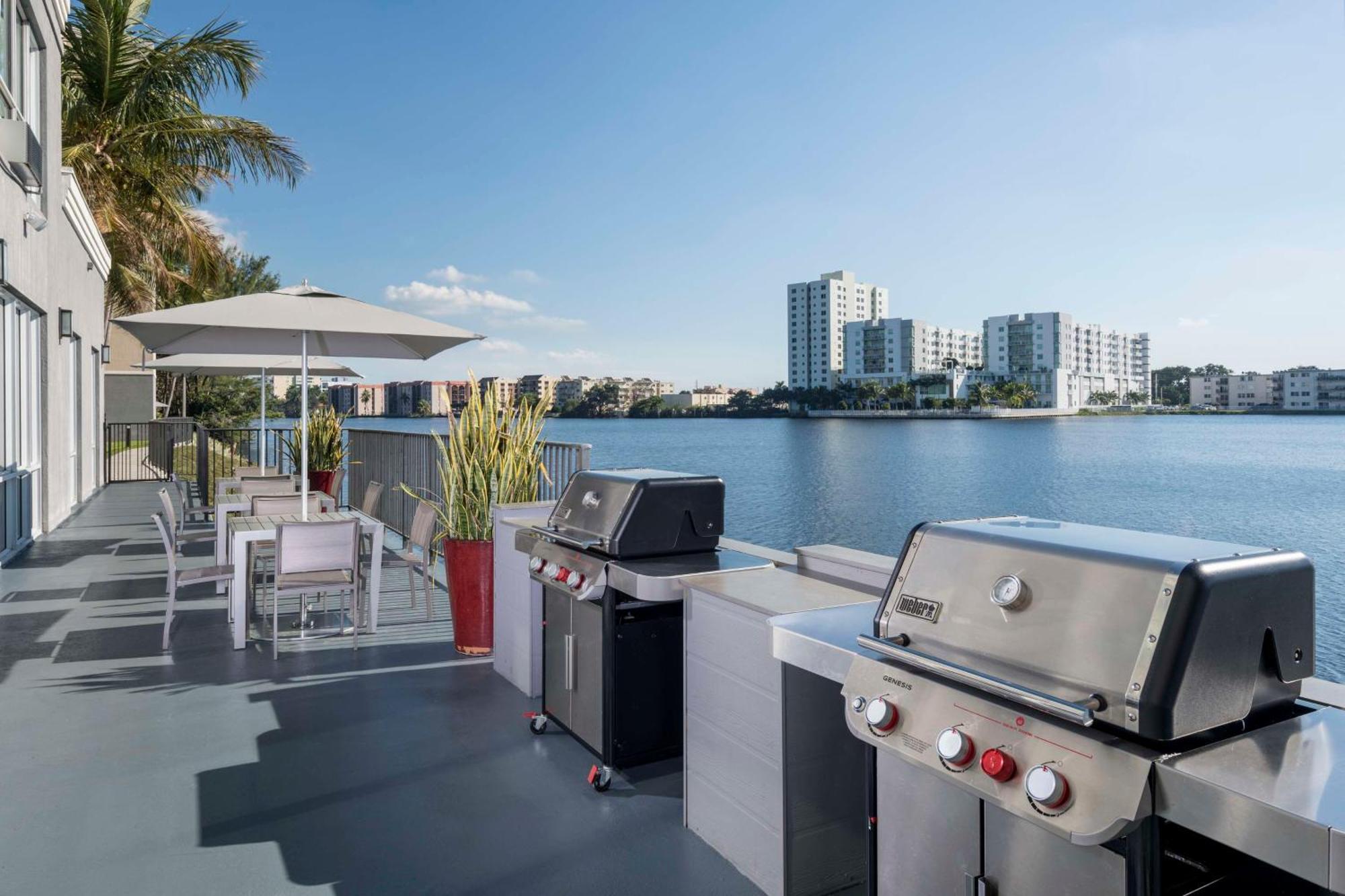 Homewood Suites Miami Airport/Blue Lagoon מראה חיצוני תמונה